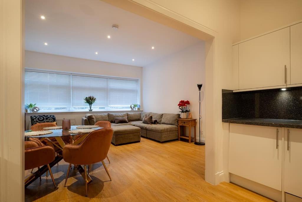 2 Bed 2 Bath Spacious Apartment In Central Aberdeen Extérieur photo