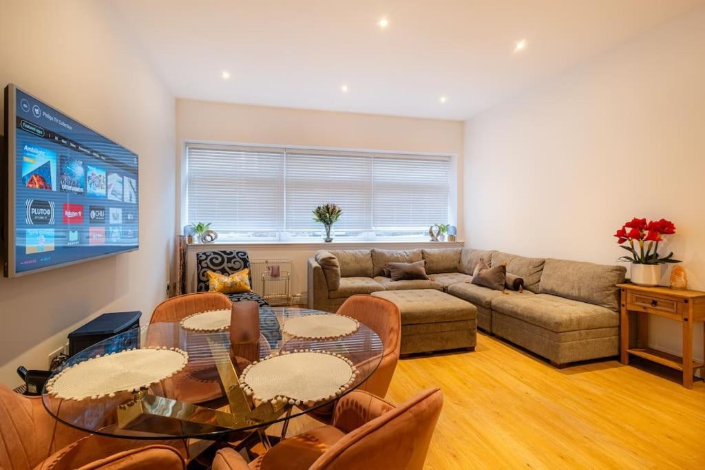 2 Bed 2 Bath Spacious Apartment In Central Aberdeen Extérieur photo